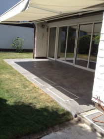 Gartenterrasse mit Sonnenmarkise