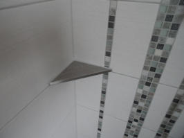 Edelstahlablage in der Dusche