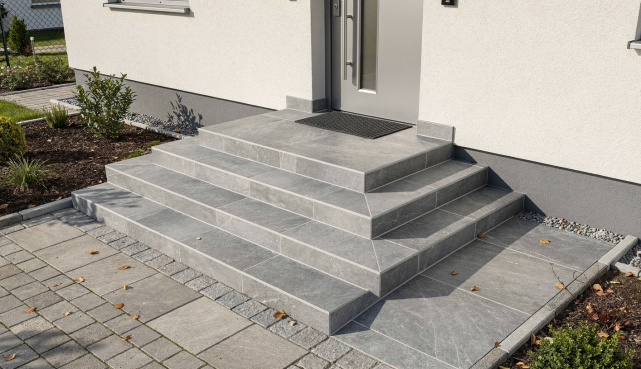 Fliesenleger Lohr Treppe renovieren mit Fliesen