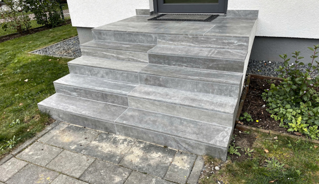 Treppenfliesen Karlstadt moderne geflieste Treppe