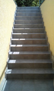 Treppenfliesen im Außenbereich Lohr